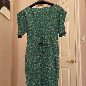 Green dress with small shoulder pads